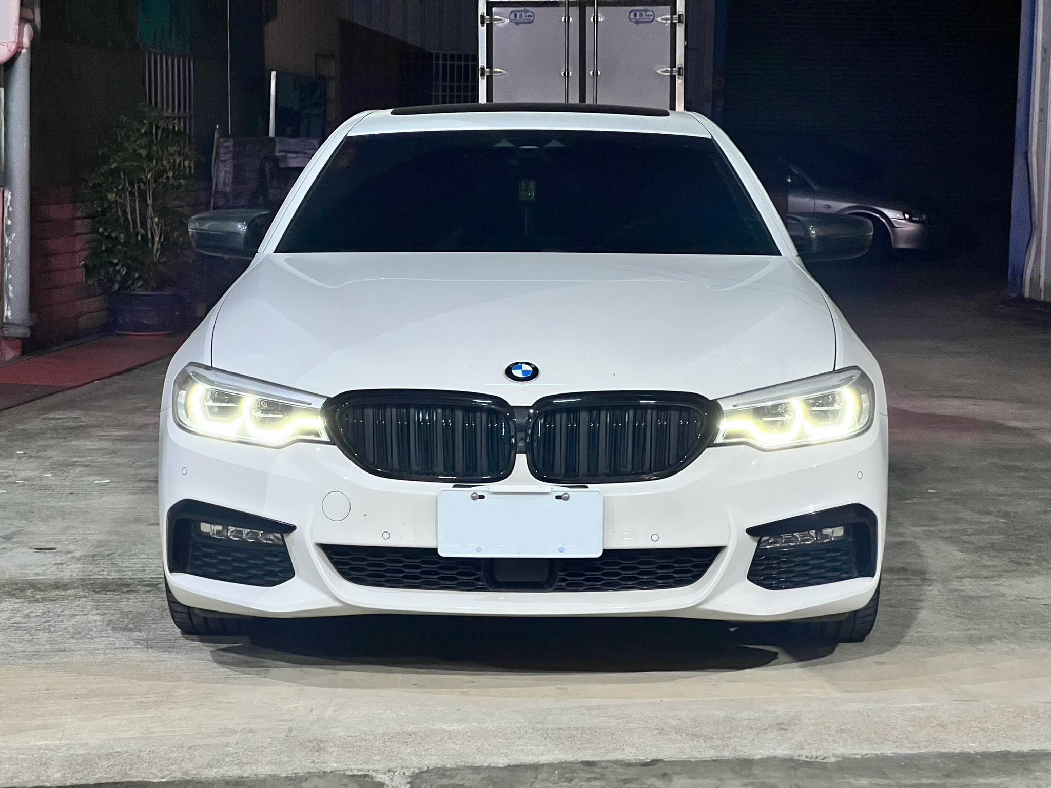 2018年 BMW 5 Series 530I M-Sport 中古車照片 - Orange Garage