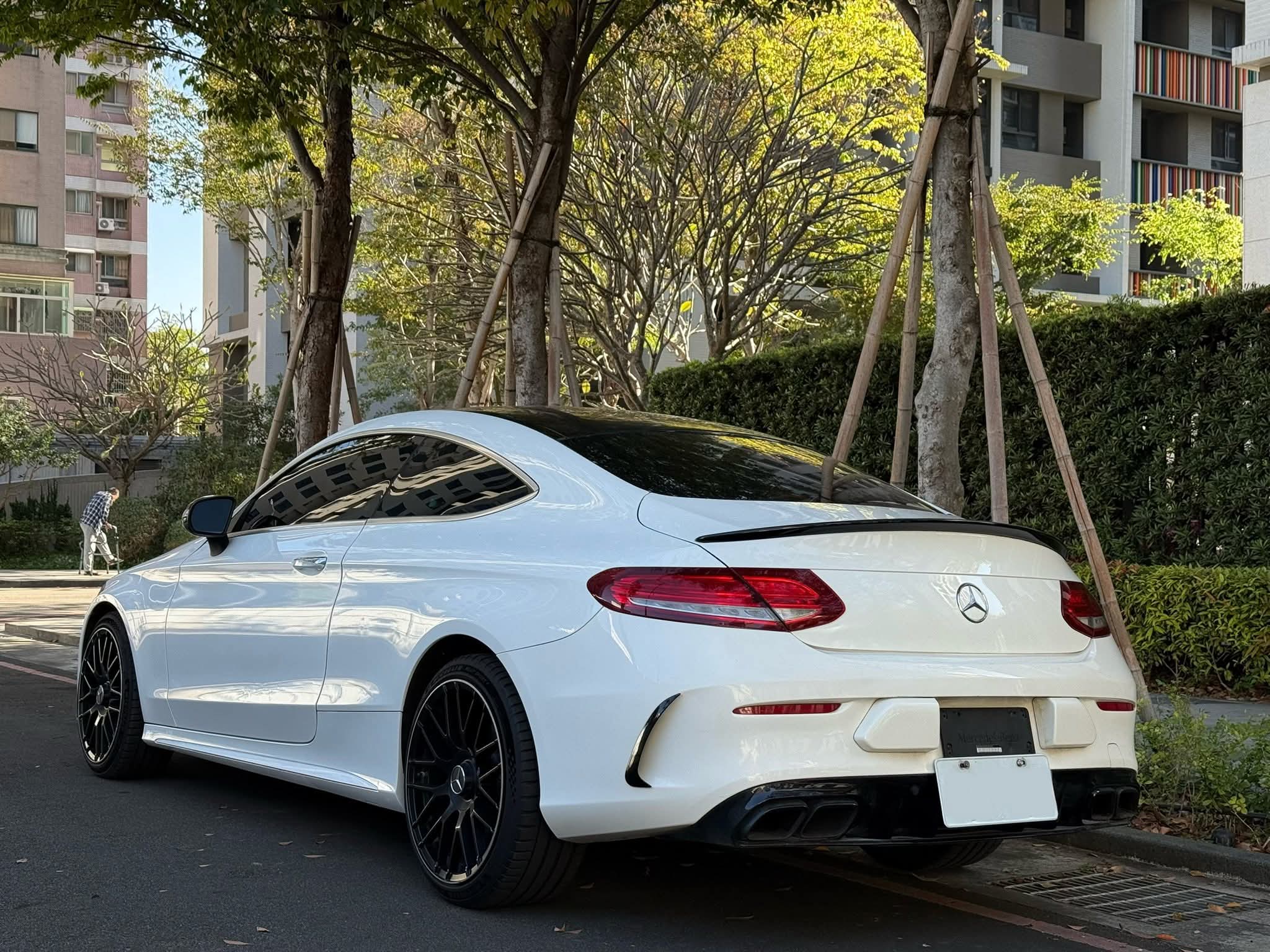 2016年 Mercedes-Benz C-Class C300 Coupe AMG 中古車照片 - Orange Garage