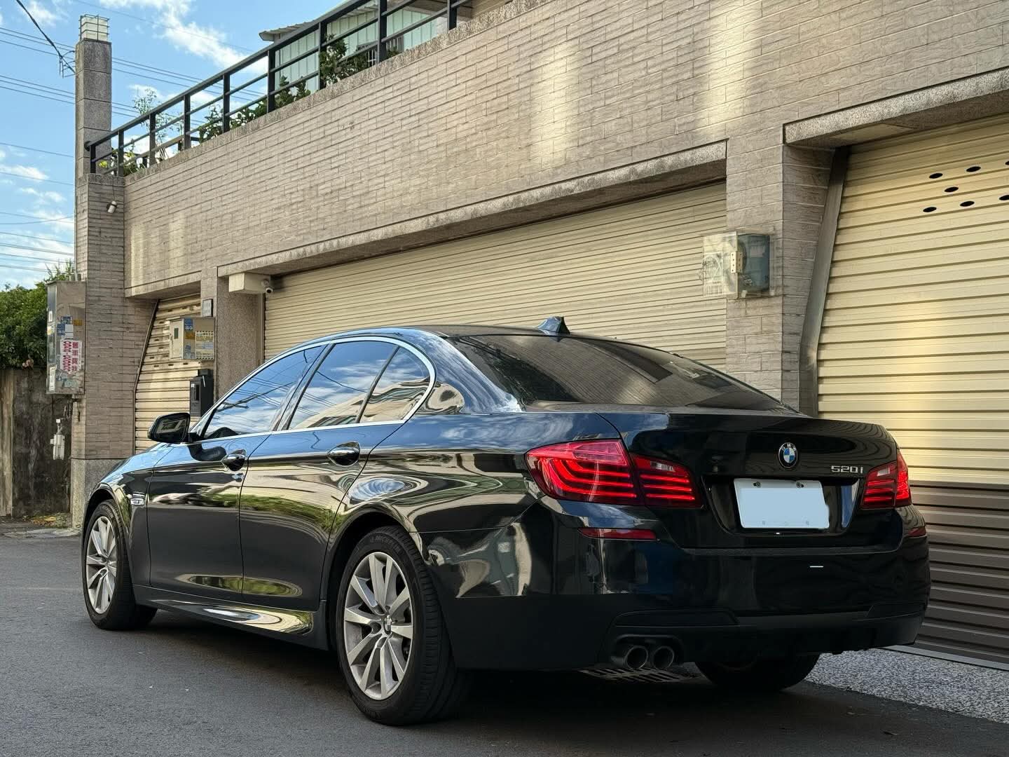 2014年 BMW 5 Series 520i Modern 中古車照片 - Orange Garage
