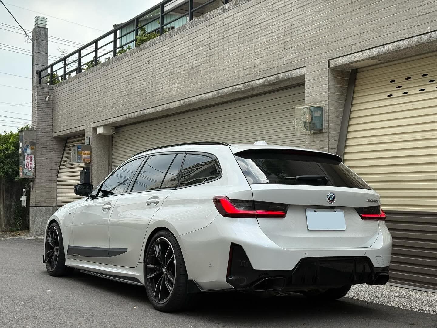 2023年 BMW 3 Series 340I Touring LCI 總代理 中古車照片 - Orange Garage