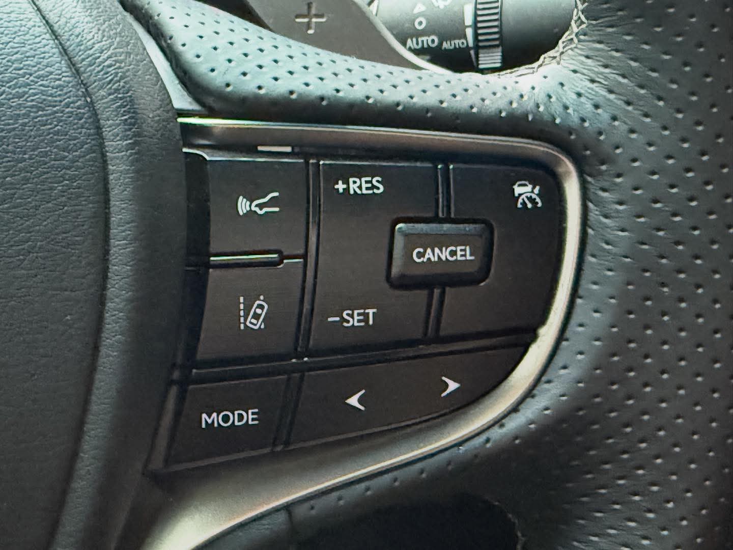 2022年 Lexus ES250 F-Sport 中古車照片 - Orange Garage