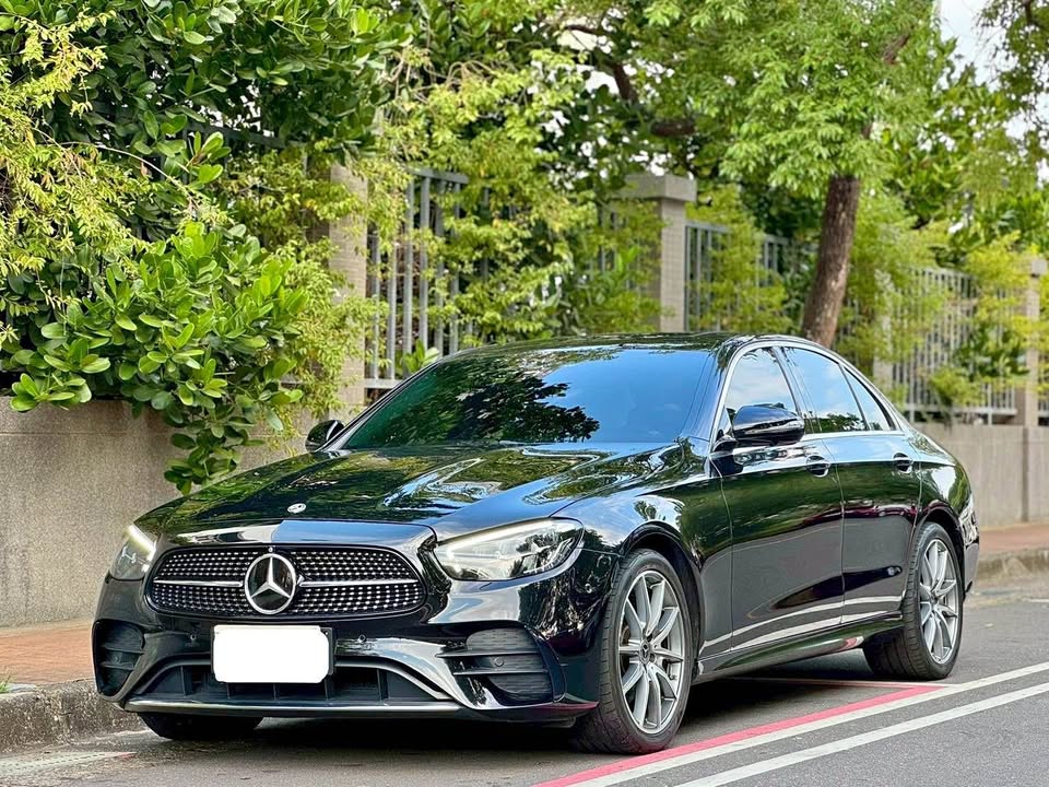 2022年 Mercedes-Benz E-Class E300 AMG 中古車照片 - Orange Garage