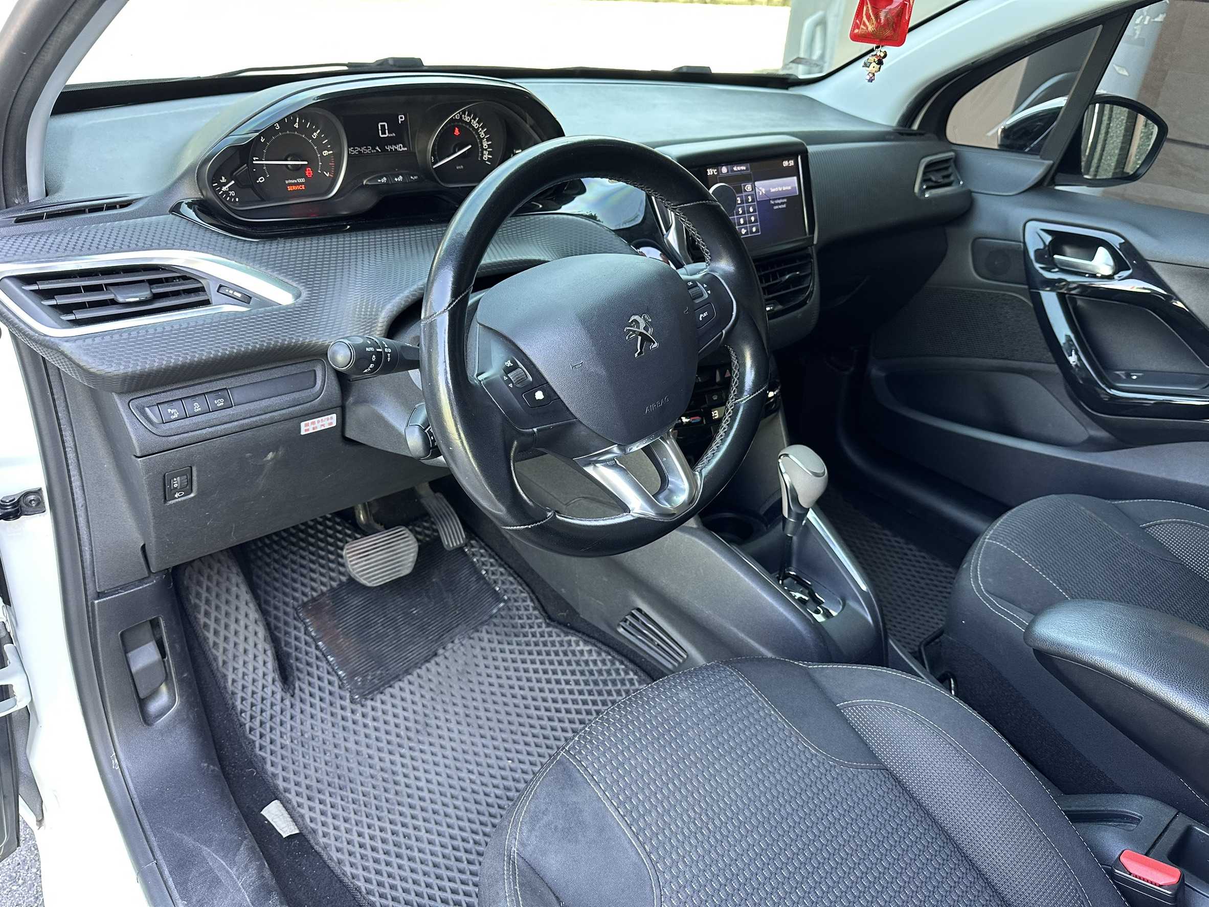 2016年 Peugeot 208 PureTech 1.2 中古車照片 - 澄色車庫