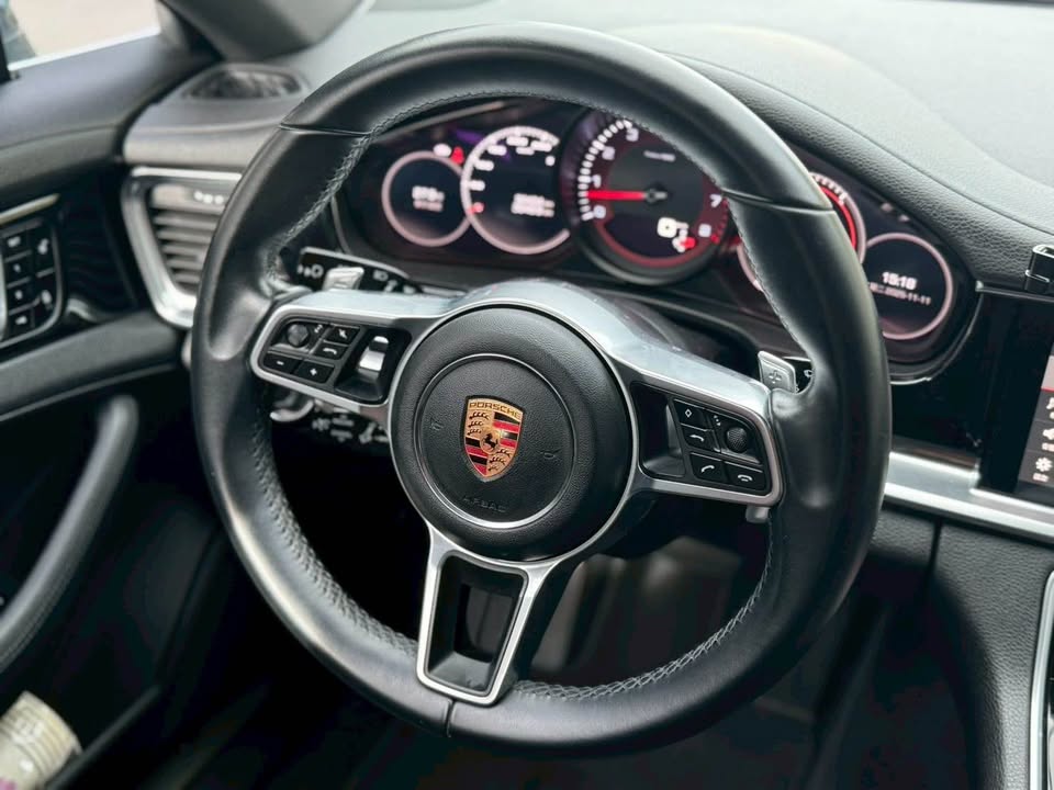 2017年 Porsche Panamera 4 中古車照片 - Orange Garage