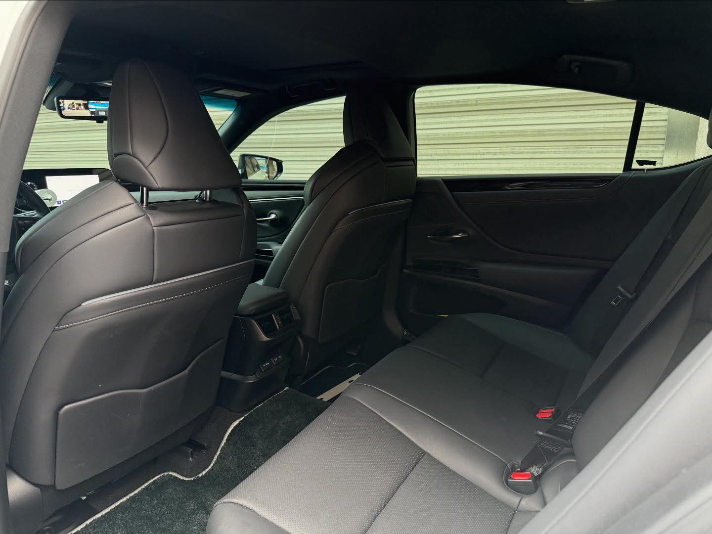 2022年 Lexus ES250 F-Sport 中古車照片 - Orange Garage