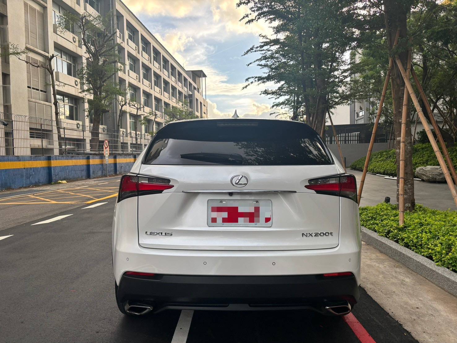 2015年 Lexus NX200t 中古車照片 - 澄色車庫
