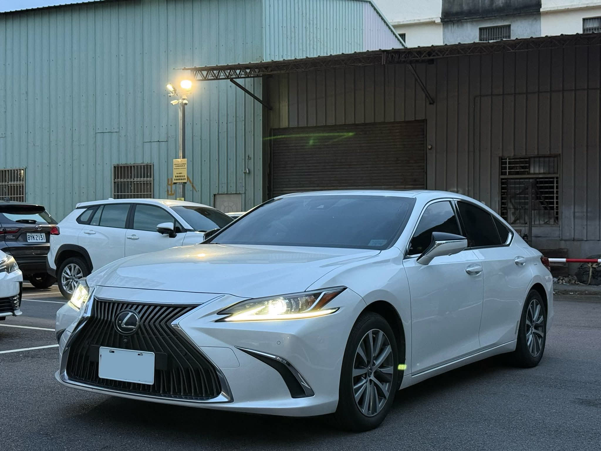 2019年 Lexus ES200 頂級版 中古車照片 - Orange Garage