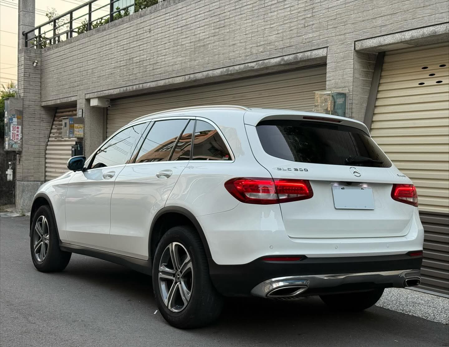 2018年 Mercedes-Benz GLC 300 中古車照片 - Orange Garage