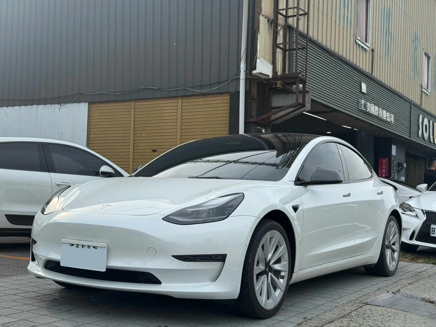 2022年 Tesla Model 3 LR 中古車照片 - Orange Garage