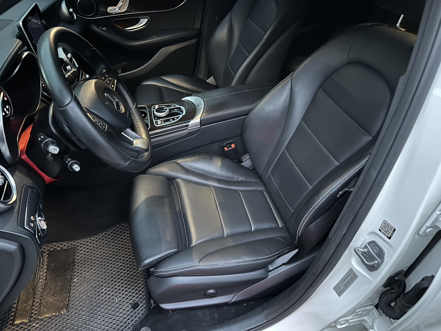 2018年 Mercedes-Benz GLC 250 中古車照片 - Orange Garage