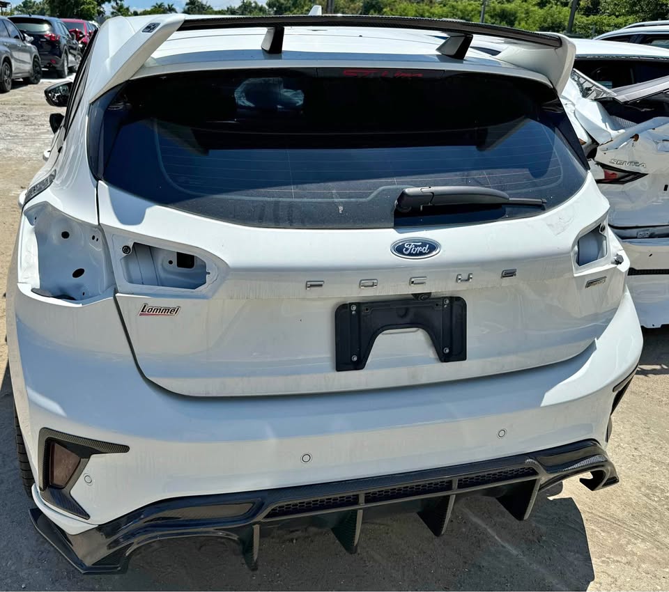 Ford Focus Hatchback ST-Line 1.5 整車拆賣 二手零件照片 - Orange Garage