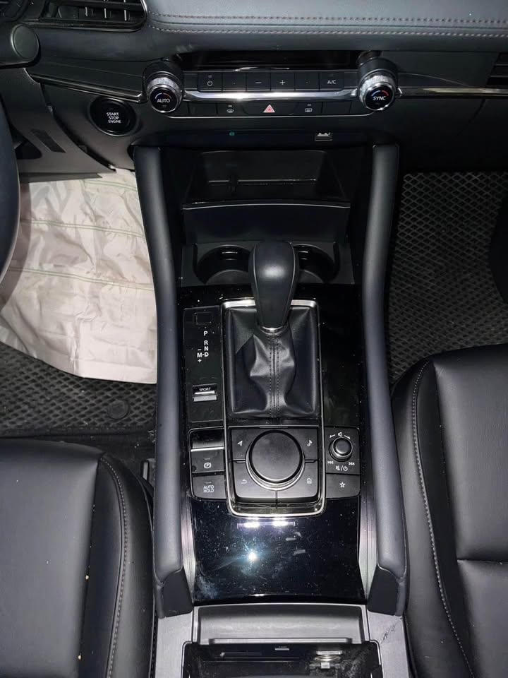 Mazda 3 2.0 整車拆賣 二手零件照片 - Orange Garage