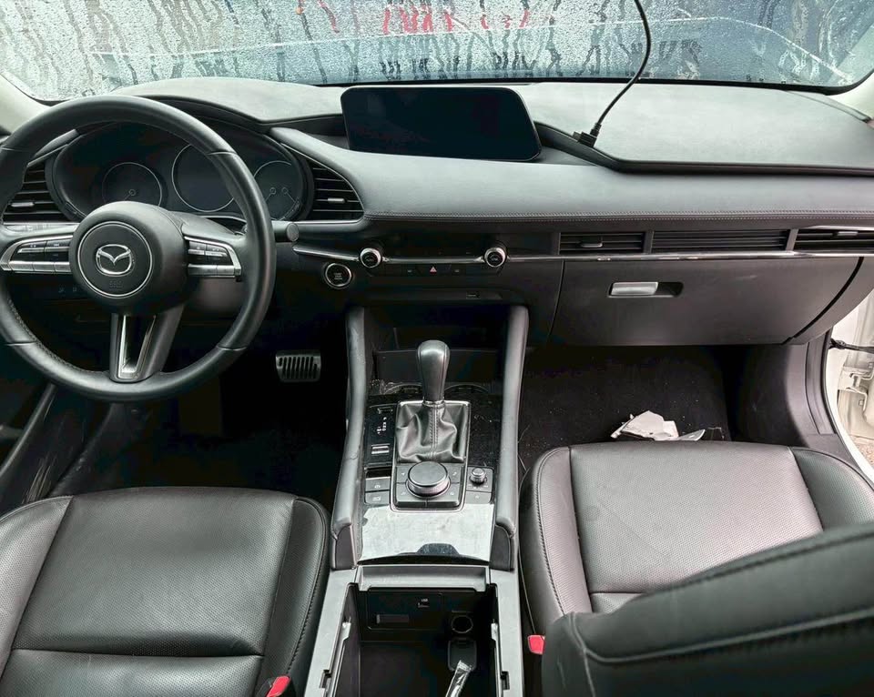 Mazda 3 2.0 Sedan 整車拆賣 二手零件照片 - Orange Garage