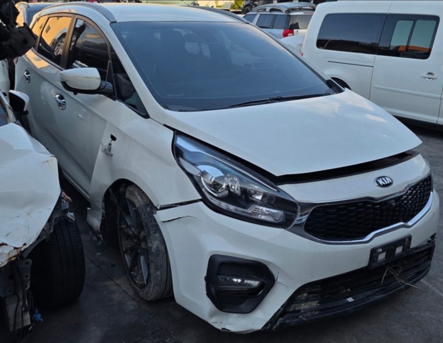 Kia Carens CRDi 整車拆賣 二手零件照片 - Orange Garage