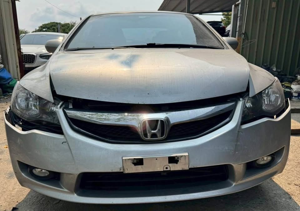 Honda Civic 1.8 整車拆賣 二手零件照片 - Orange Garage