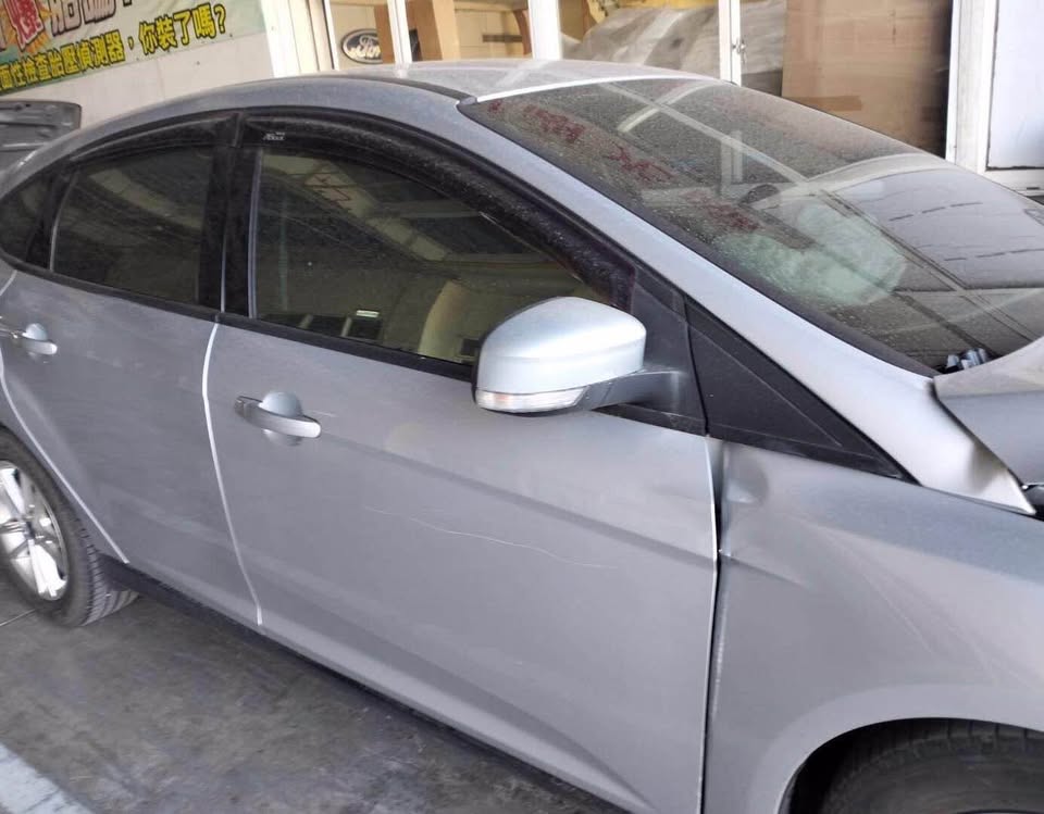 Ford Focus 1.5 整車拆賣 二手零件照片 - Orange Garage