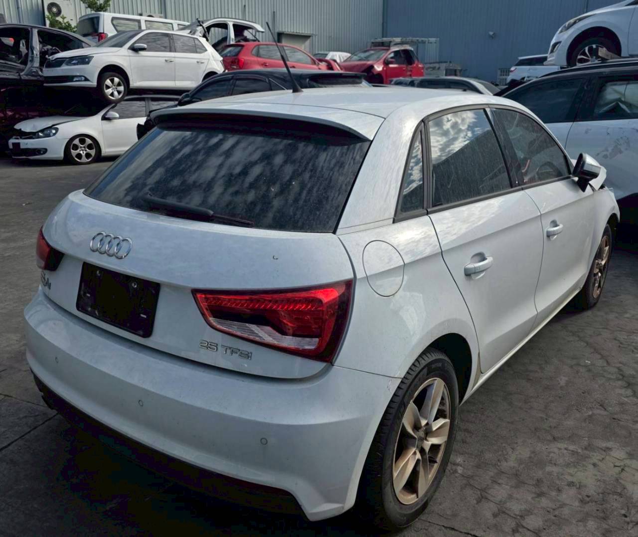 Audi A1 25 TFSI 整車拆賣 二手零件照片 - Orange Garage