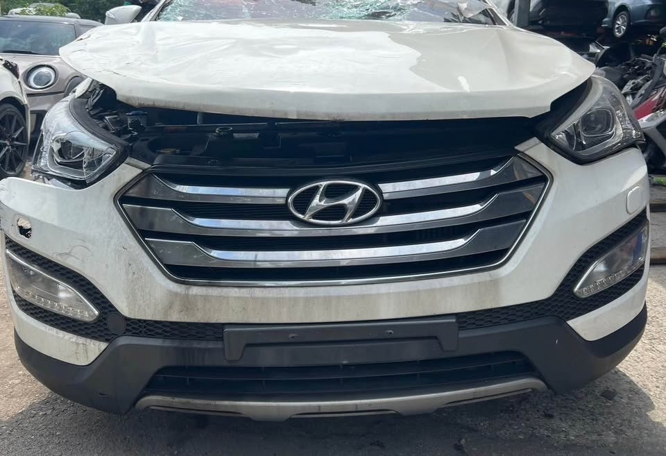 Hyundai Santa Fe 2.2 CRDi 整車拆賣 二手零件照片 - Orange Garage