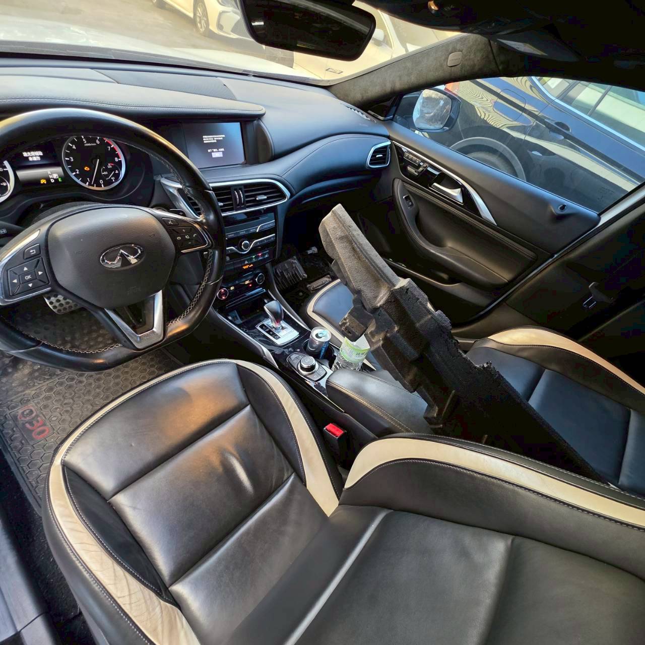 Infiniti Q30 S 2.0t sport 整車拆賣 二手零件照片 - Orange Garage