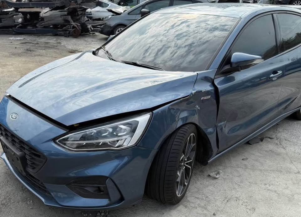 Ford Focus ST-Line 1.5 整車拆賣 二手零件照片 - Orange Garage