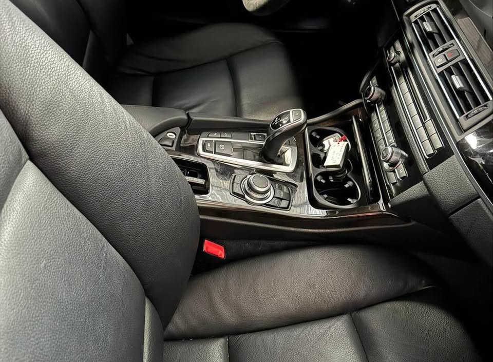 BMW 5 Series 520i 整車拆賣 二手零件照片 - Orange Garage