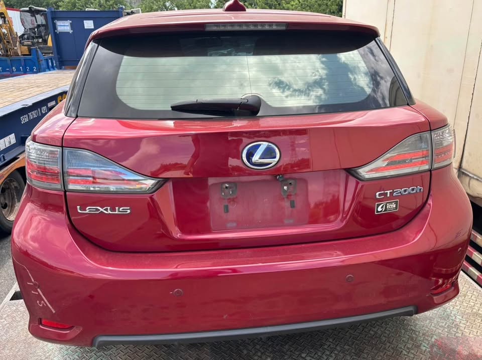 Lexus CT200h 1.8 整車拆賣 二手零件照片 - Orange Garage