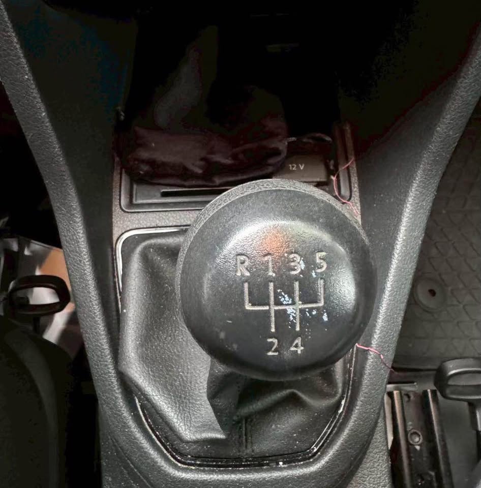 Volkswagen Caddy 2.0 整車拆賣 二手零件照片 - Orange Garage