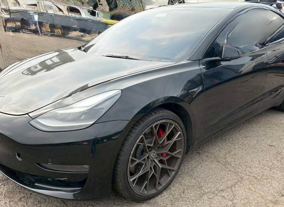 Tesla Model 3 Dual Motor 整車拆賣 二手零件照片 - Orange Garage