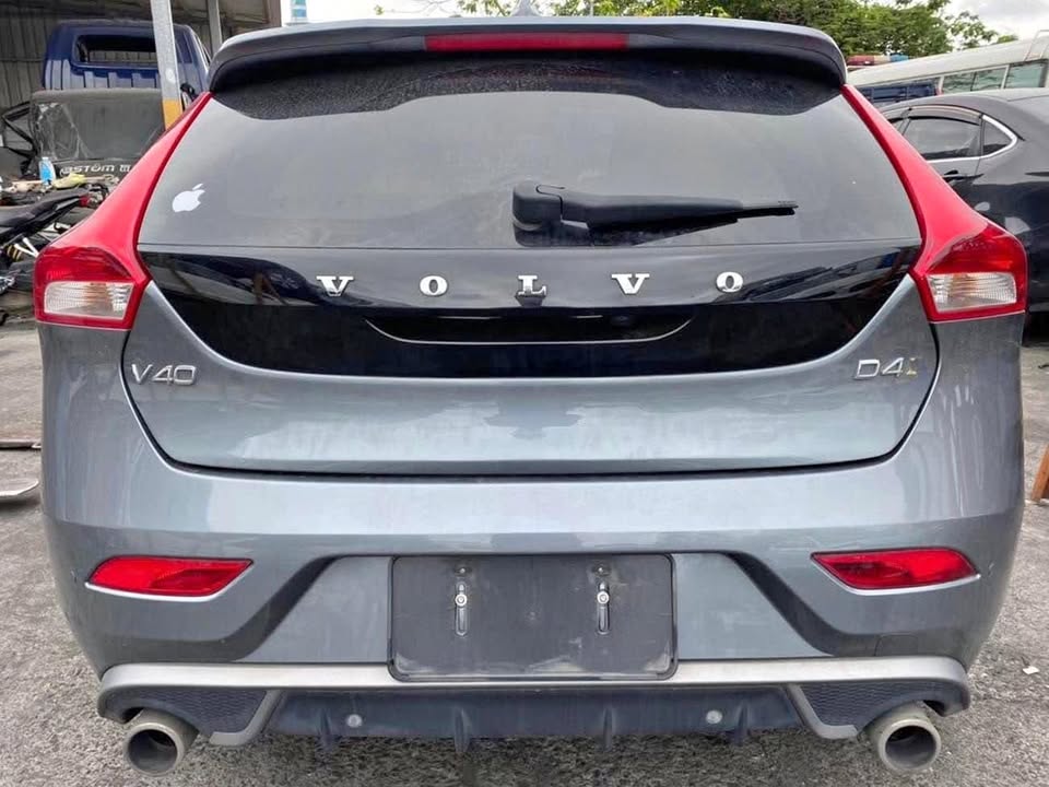 Volvo V40 Drive-E 整車拆賣 二手零件照片 - Orange Garage