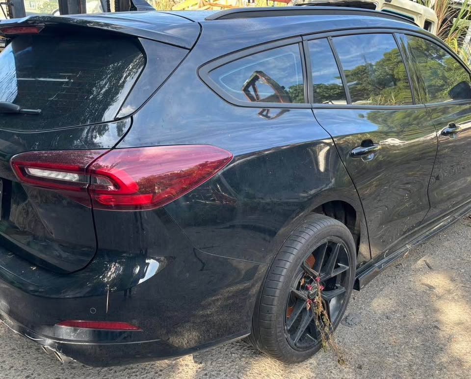 Ford Focus Wagon ST-Line 整車拆賣 二手零件照片 - Orange Garage