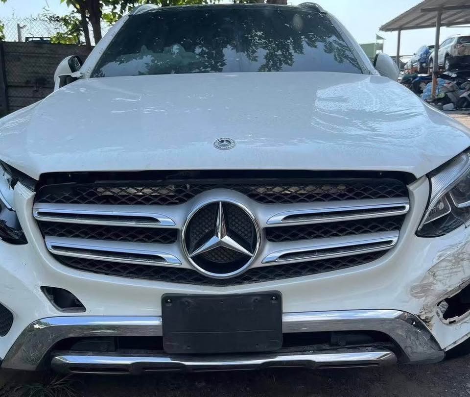 Mercedes-Benz GLC GLC 300 整車拆賣 二手零件照片 - Orange Garage