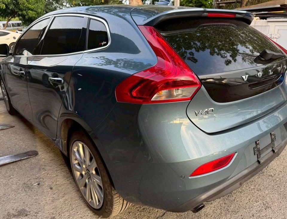 Volvo V40 2.0 GTDi T5 整車拆賣 二手零件照片 - Orange Garage