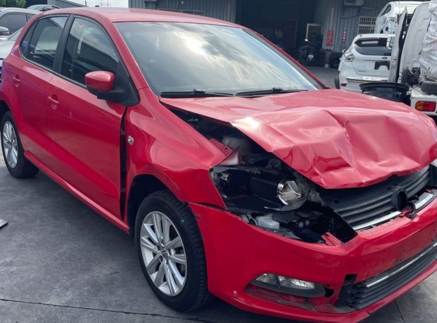Volkswagen Polo 1.6 整車拆賣 二手零件照片 - Orange Garage
