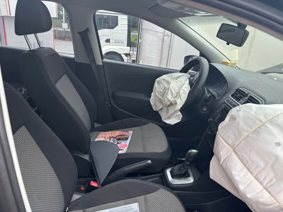 Volkswagen Polo 1.6 整車拆賣 二手零件照片 - Orange Garage