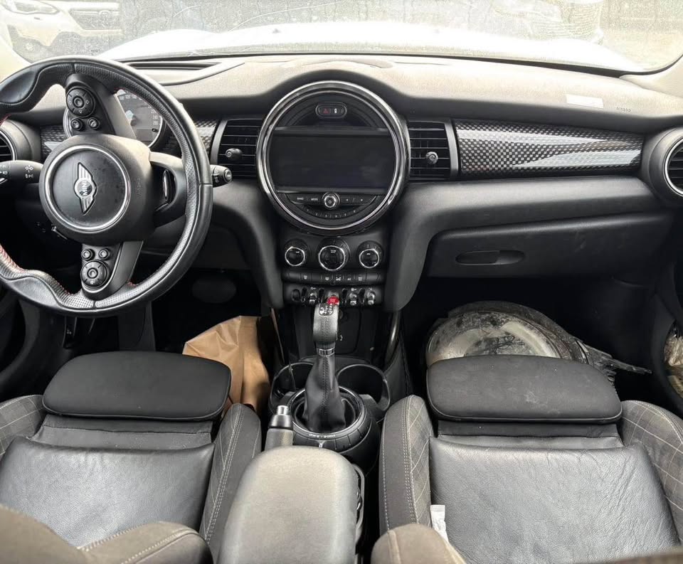 Mini Cooper Cooper S 2.0 整車拆賣 二手零件照片 - Orange Garage