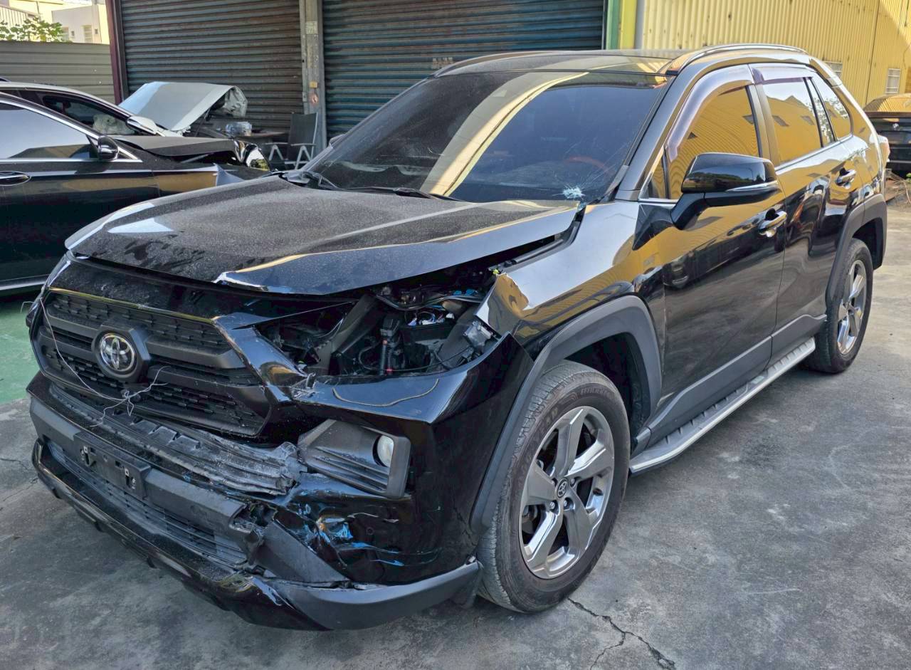 Toyota RAV4 2.0 整車拆賣 二手零件照片 - Orange Garage