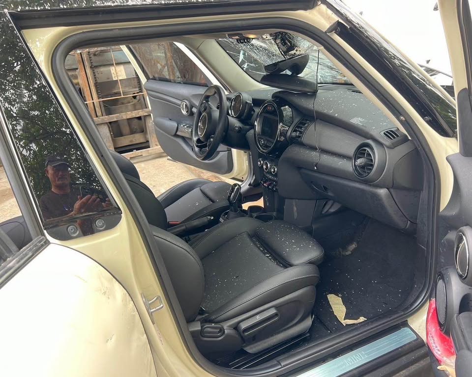 Mini Hatch 1.5 整車拆賣 二手零件照片 - Orange Garage