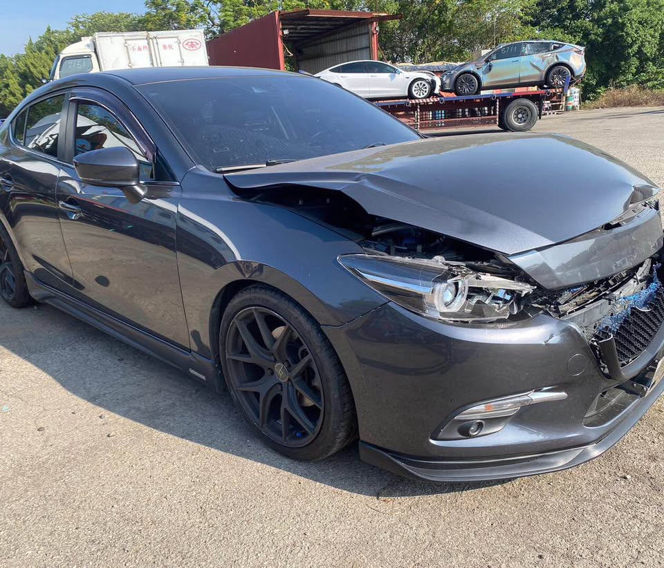 Mazda 3 2.0 整車拆賣 二手零件照片 - Orange Garage
