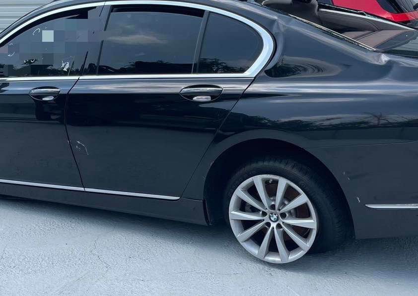 BMW 7 Series 730i 整車拆賣 二手零件照片 - Orange Garage