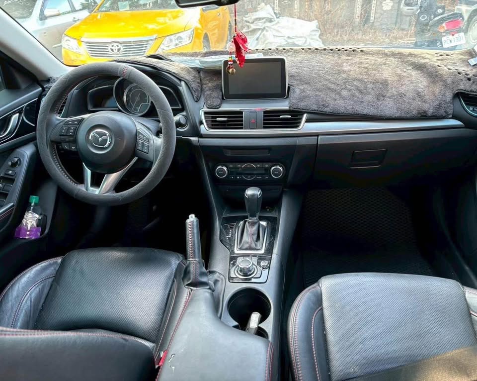 Mazda 3 2.0 整車拆賣 二手零件照片 - Orange Garage