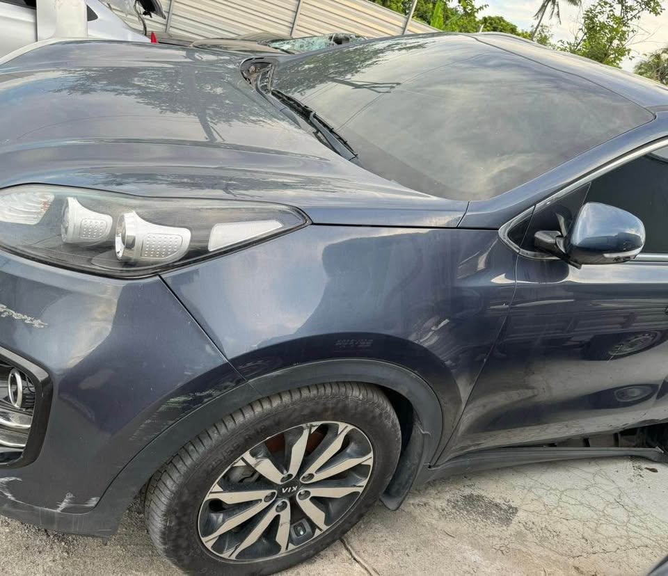 Kia Sportage 2.0 整車拆賣 二手零件照片 - Orange Garage