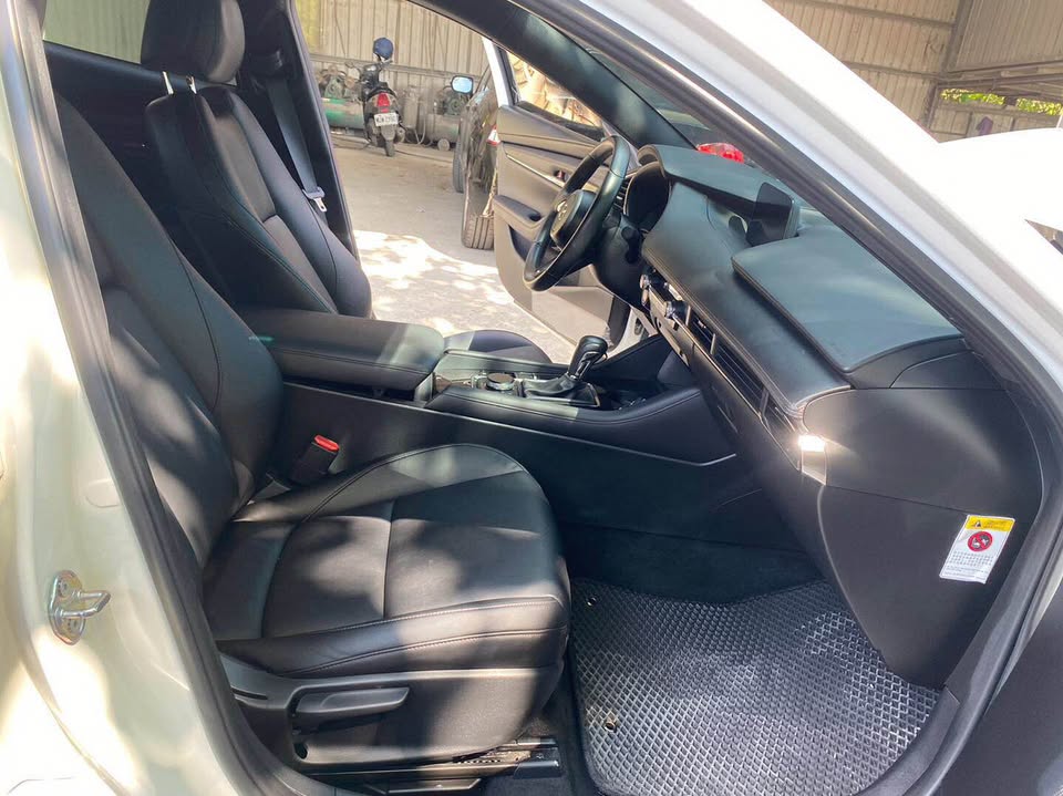 Mazda 3 2.5 SKYACTIV-G 整車拆賣 二手零件照片 - Orange Garage