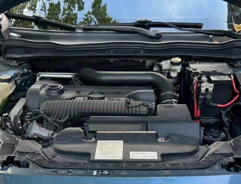 Volvo V40 2.0 GTDi T5 整車拆賣 二手零件照片 - Orange Garage