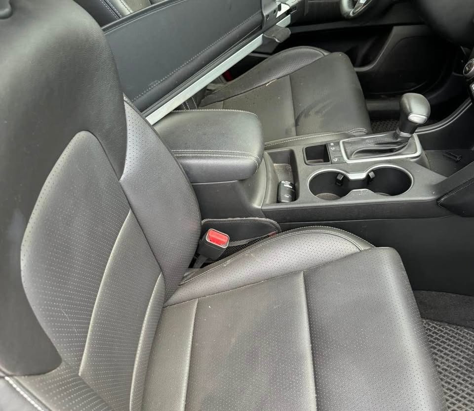 Kia Sportage 2.0 整車拆賣 二手零件照片 - Orange Garage
