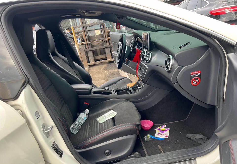 Mercedes-Benz CLA CLA 200 整車拆賣 二手零件照片 - Orange Garage