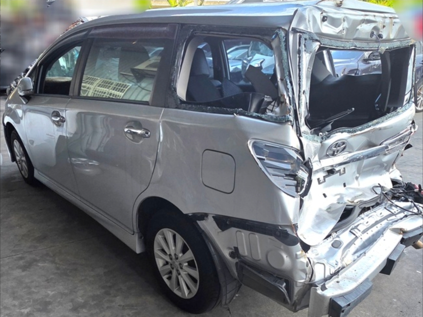 Toyota Wish 2.0 整車拆賣 二手零件照片 - Orange Garage