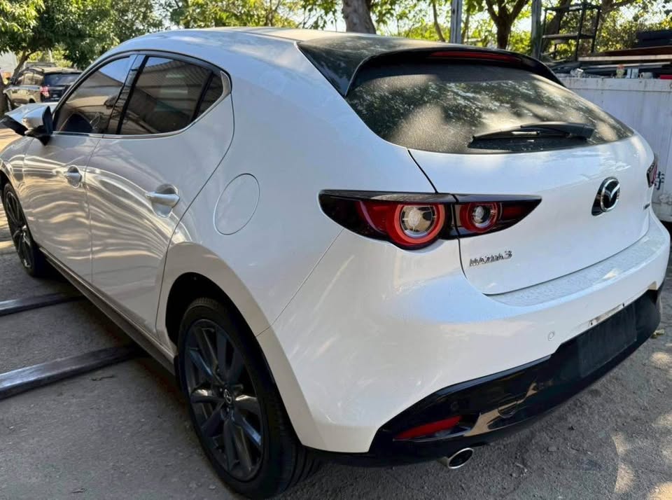 Mazda 3 2.0 整車拆賣 二手零件照片 - Orange Garage