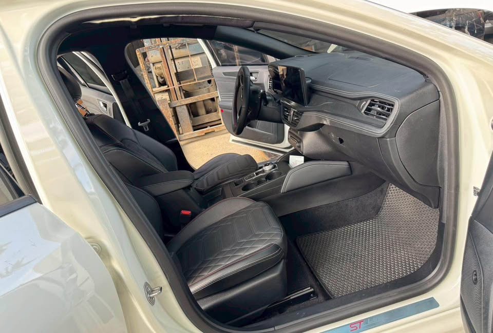 Ford Focus Wagon ST-Line X 1.5 整車拆賣 二手零件照片 - Orange Garage