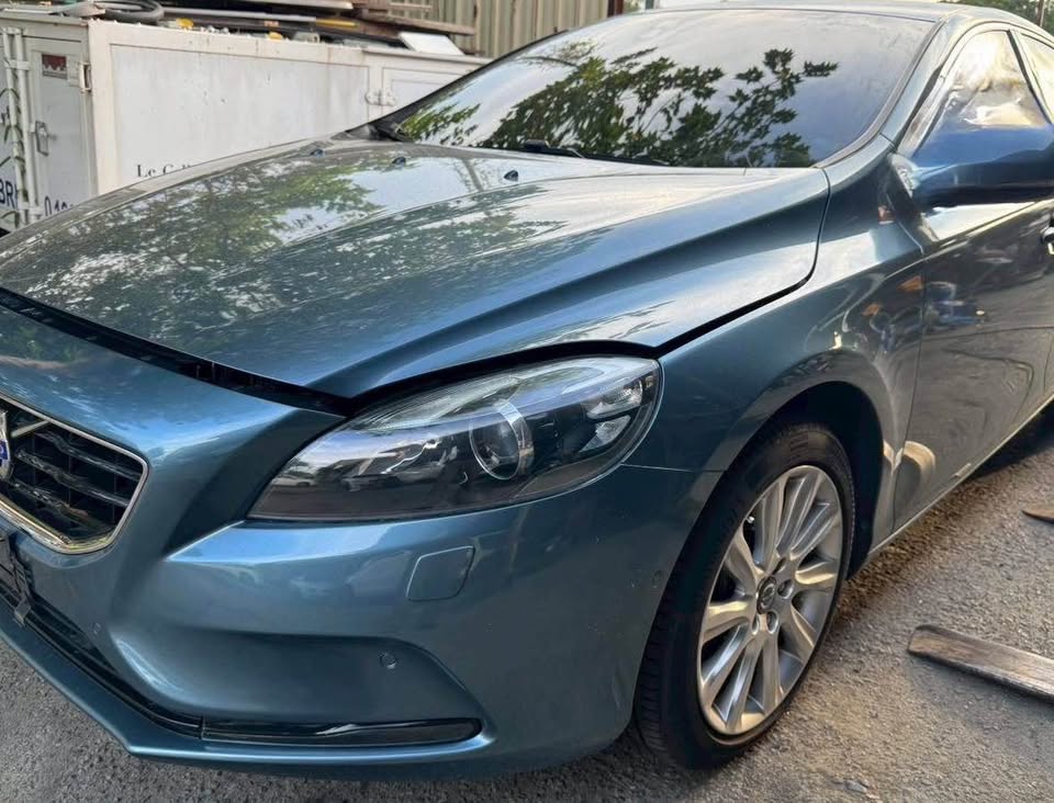 Volvo V40 2.0 GTDi T5 整車拆賣 二手零件照片 - Orange Garage