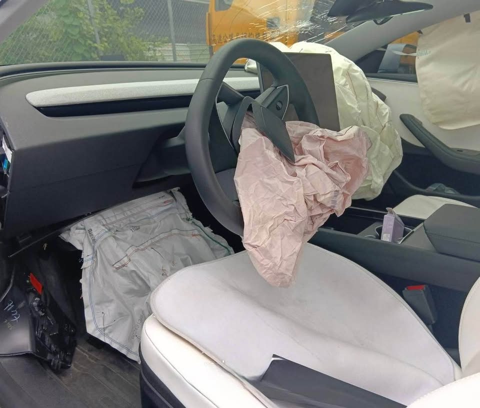 Tesla Model 3 Highland 整車拆賣 二手零件照片 - Orange Garage